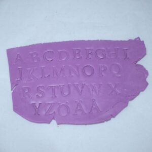 Kirjainleimasin Serif (isot kirjaimet)