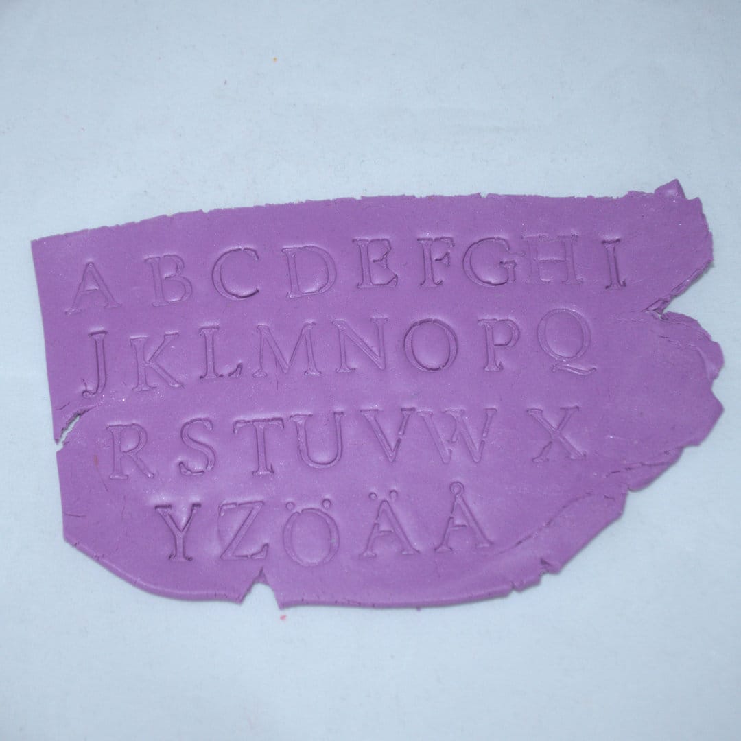 Kirjainleimasin Serif (isot kirjaimet)