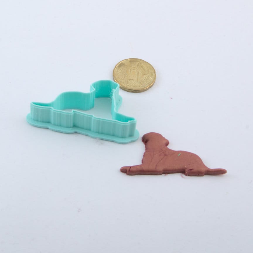 Makaava labradorinnoutaja askartelumassaleikkuri