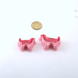 Seisova kultainen noutaja askartelumassaleikkuri