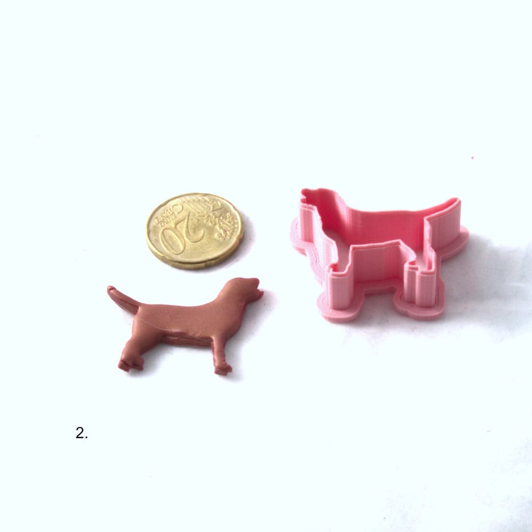 Seisova labradorinnoutaja askartelumassaleikkuri