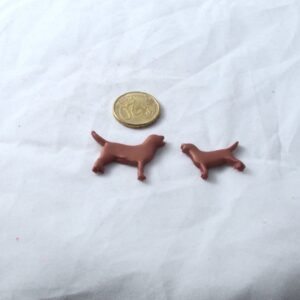 Seisova labradorinnoutaja askartelumassaleikkuri