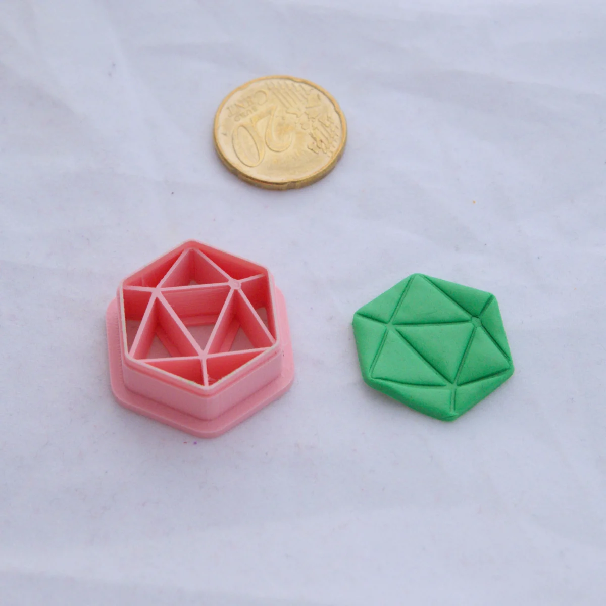 D20 noppa, askartelumassaleikkuri