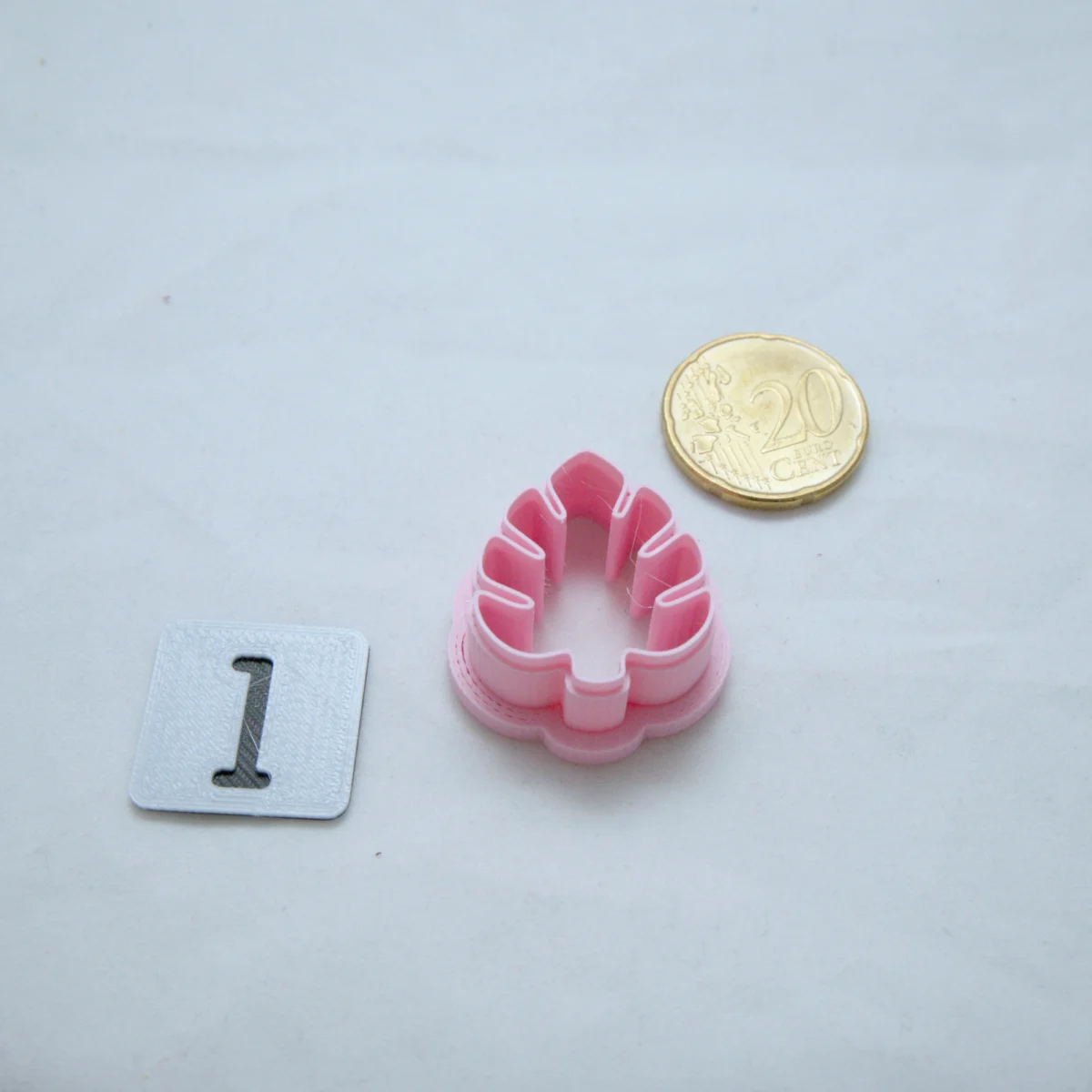 Leveä lehti askartelumassaleikkuri
