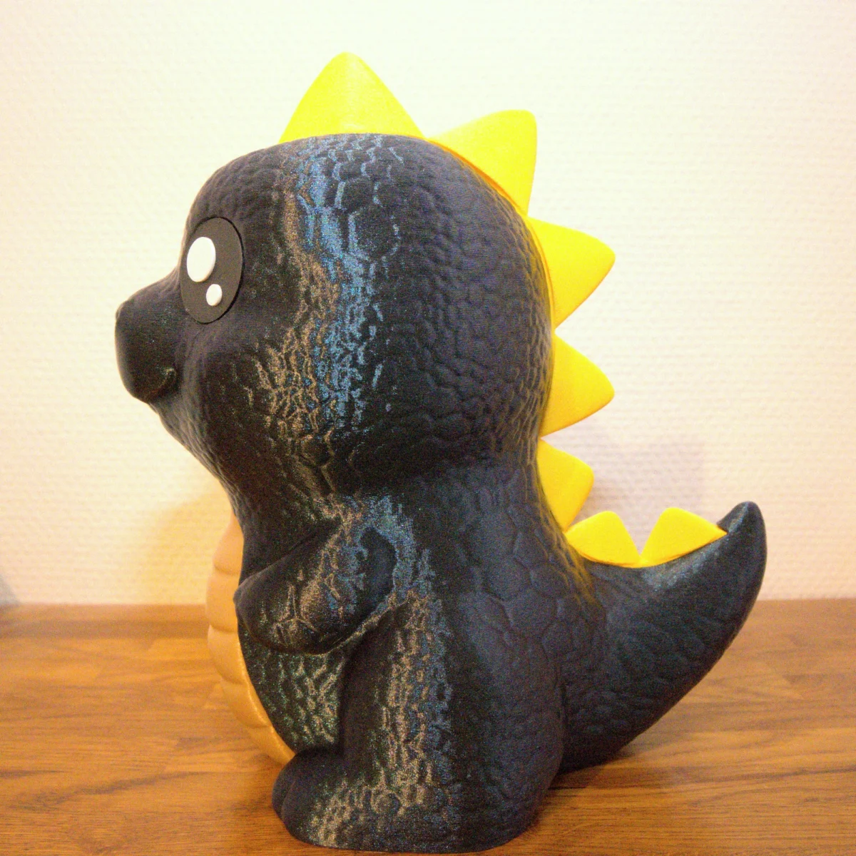 Lapsen säästöpossu dinosauruksen muoto.